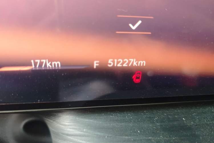 Used Buick Century 2023 2.0T Six-Seater Yinshi Edition Odometer Close Up