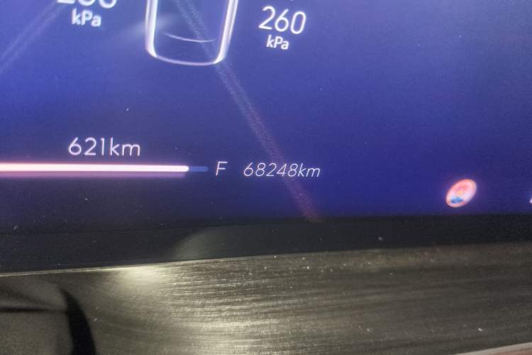 Used Buick Century 2023 2.0T Seven-Seater Yinshi Edition Odometer Close Up