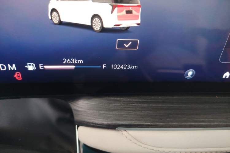 Used Buick Century 2023 2.0T Six-Seater Yinshi Edition Odometer Close Up