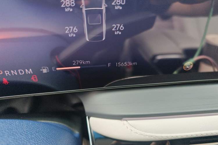 Used Buick Century 2023 2.0T Seven-Seater Yinshi Edition Odometer Close Up