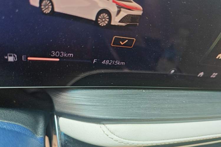 Used Buick Century 2023 2.0T Six-Seater Yinshi Edition Odometer Close Up