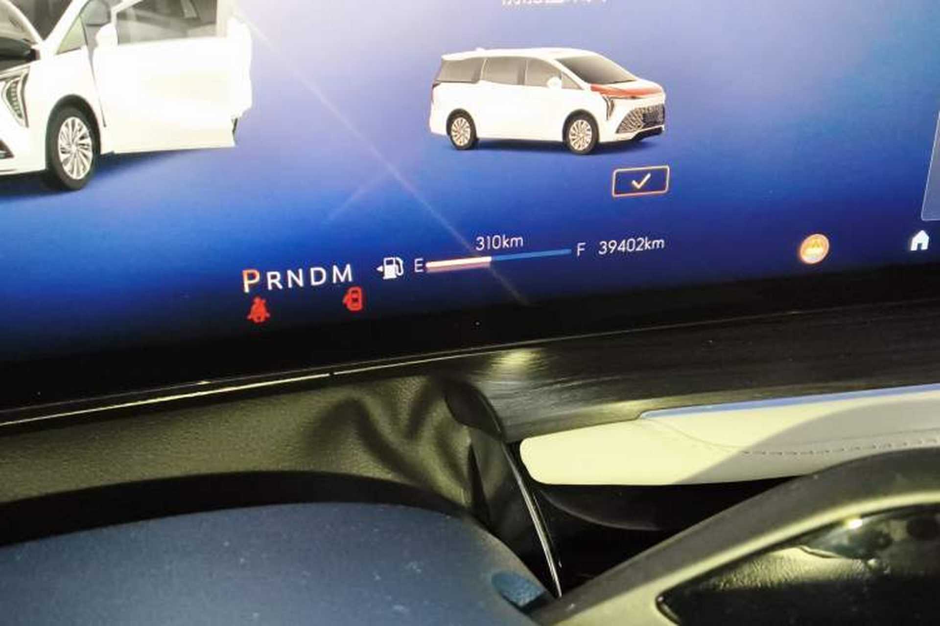 Used Buick Century 2023 2.0T Seven-Seater Yinshi Edition Odometer Close Up