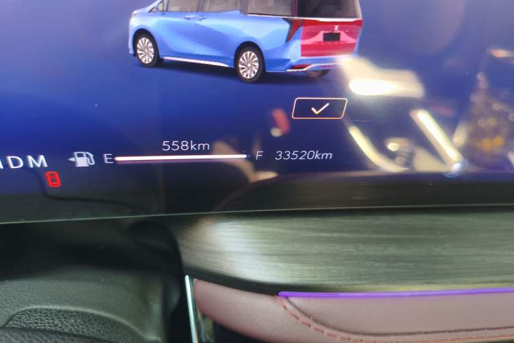 Used Buick Century 2023 2.0T Six-Seater Yinshi Edition Odometer Close Up