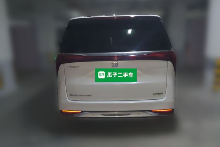 Used Buick Century 2023 2.0T Six-Seater Yinshi Edition Rear