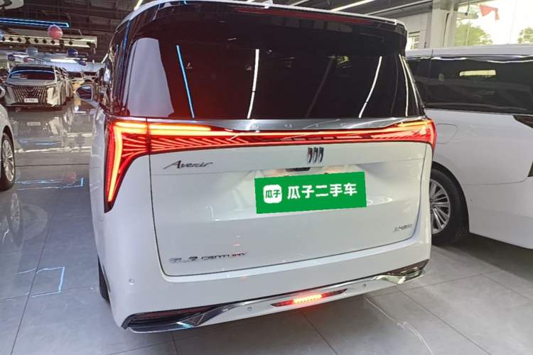 Used Buick Century 2023 2.0T Six-Seater Yinshi Edition Rear