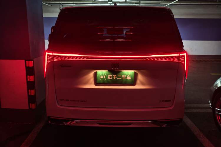 Used Buick Century 2023 2.0T Seven-Seater Yinshi Edition Rear
