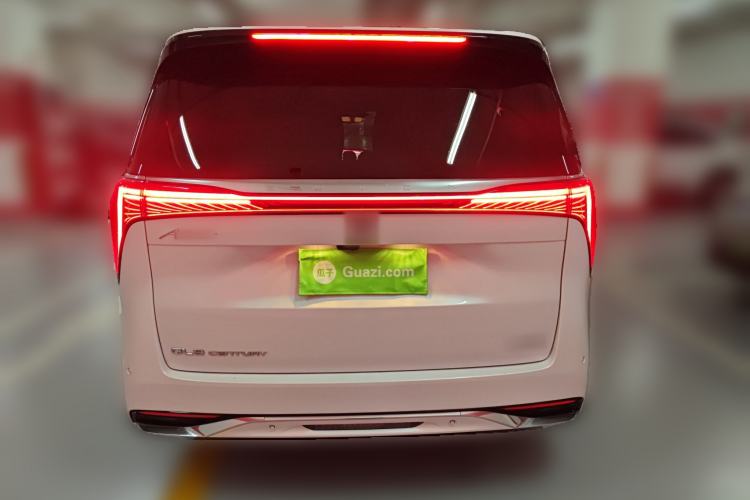 Used Buick Century 2023 2.0T Six-Seater Yinshi Edition Rear