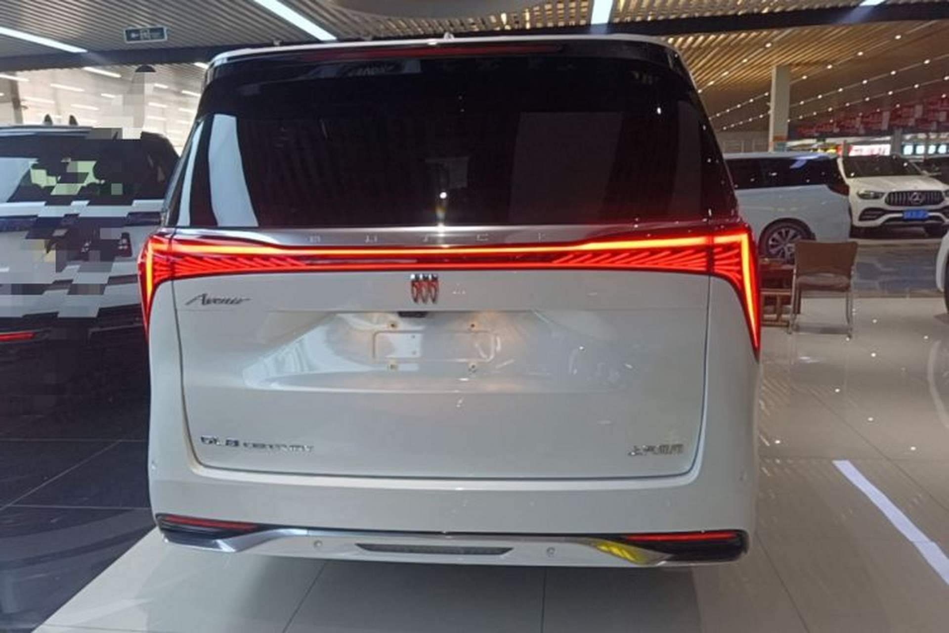 Used Buick Century 2023 2.0T Six-Seater Yinshi Edition Rear
