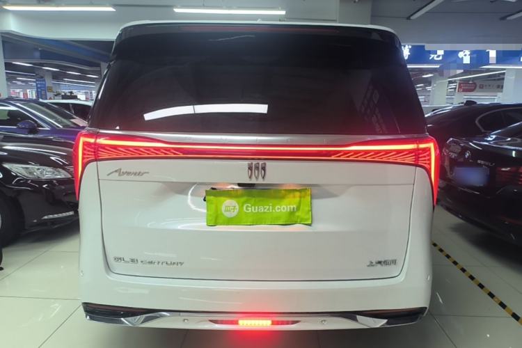 Used Buick Century 2023 2.0T Six-Seater Yinshi Edition Rear