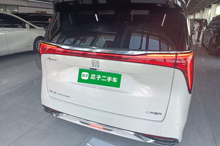 Used Buick Century 2023 2.0T Six-Seater Yinshi Edition Rear