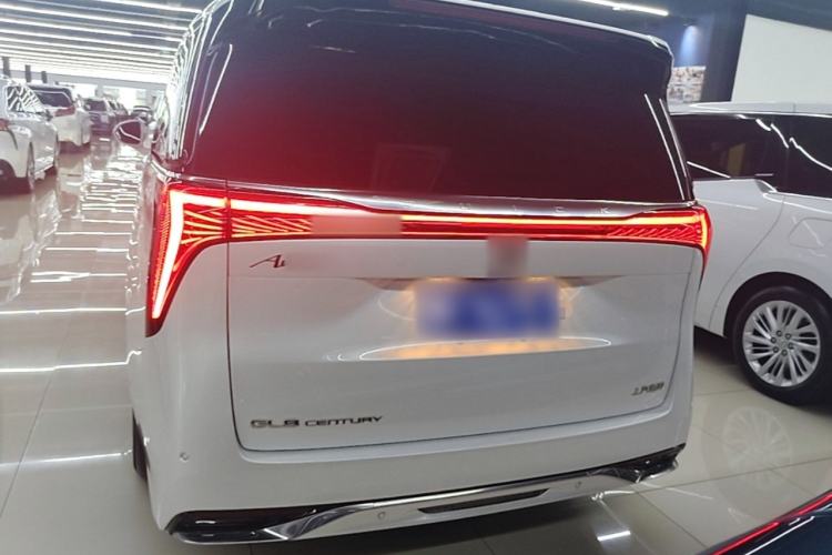 Used Buick Century 2023 2.0T Six-Seater Yinshi Edition Rear