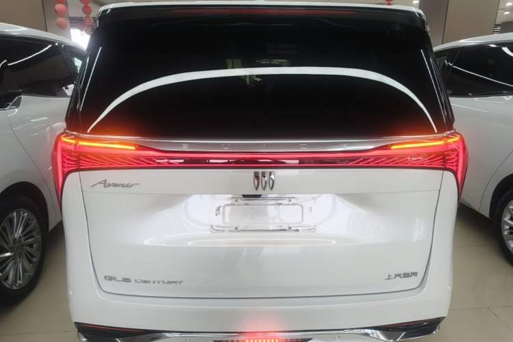 Used Buick Century 2023 2.0T Six-Seater Yinshi Edition Rear