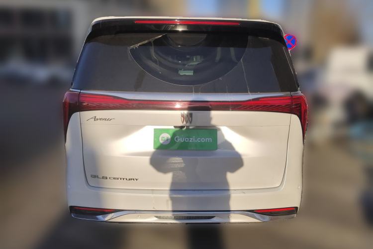 Used Buick Century 2023 2.0T Six-Seater Yinshi Edition Rear