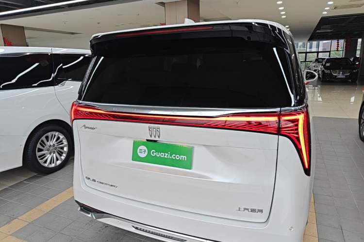 Used Buick Century 2023 2.0T Six-Seater Yinshi Edition Rear