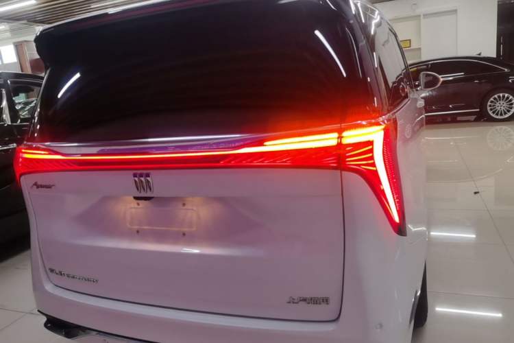 Used Buick Century 2023 2.0T Six-Seater Yinshi Edition Rear