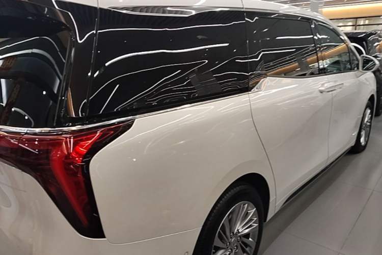 Used Buick Century 2023 2.0T Six-Seater Yinshi Edition Rear Right 45 Deg