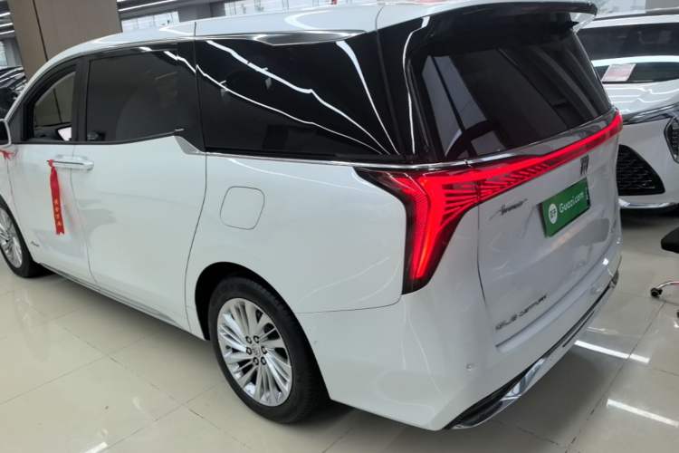 Used Buick Century 2023 2.0T Seven-Seater Yinshi Edition Rear