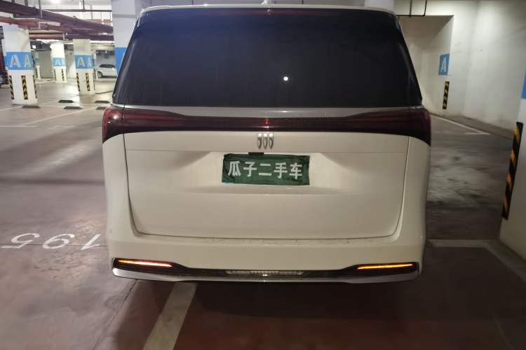 Used Buick Century 2023 2.0T Seven-Seater Deluxe Edition Rear