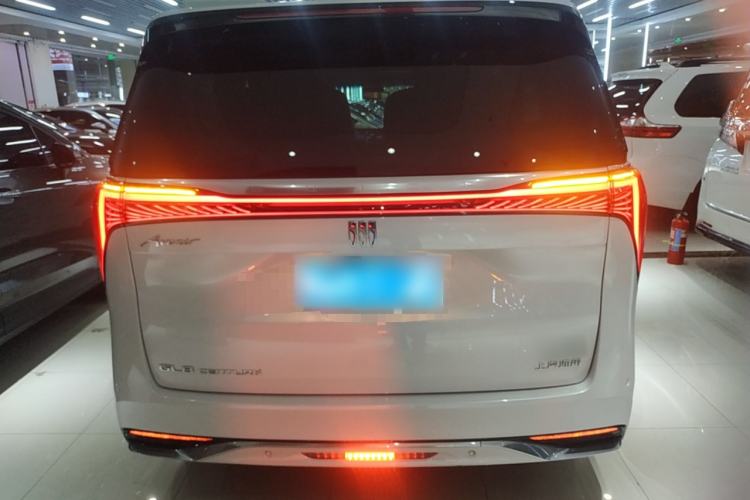 Used Buick Century 2023 2.0T Six-Seater Yinshi Edition Rear