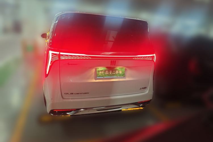 Used Buick Century 2023 2.0T Six-Seater Yinshi Edition Rear