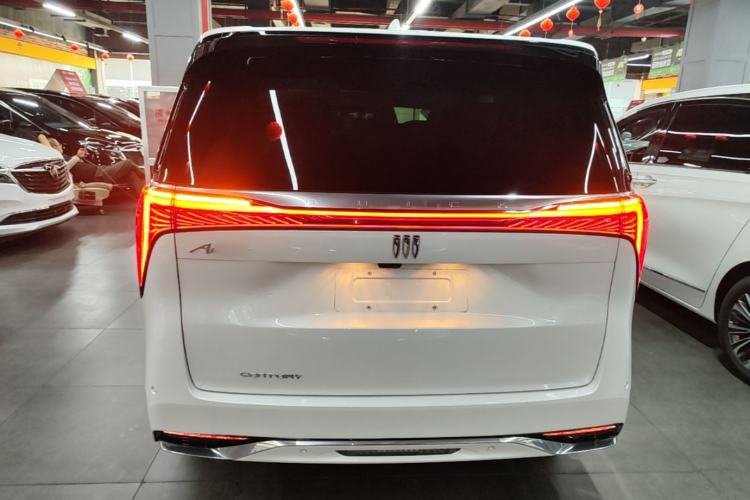 Used Buick Century 2023 2.0T Seven-Seater Yinshi Edition Rear