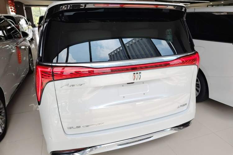 Used Buick Century 2023 2.0T Six-Seater Yinshi Edition Rear