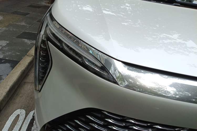 Used Buick Century 2023 2.0T Seven-Seater Yinshi Edition Right Front Headlight