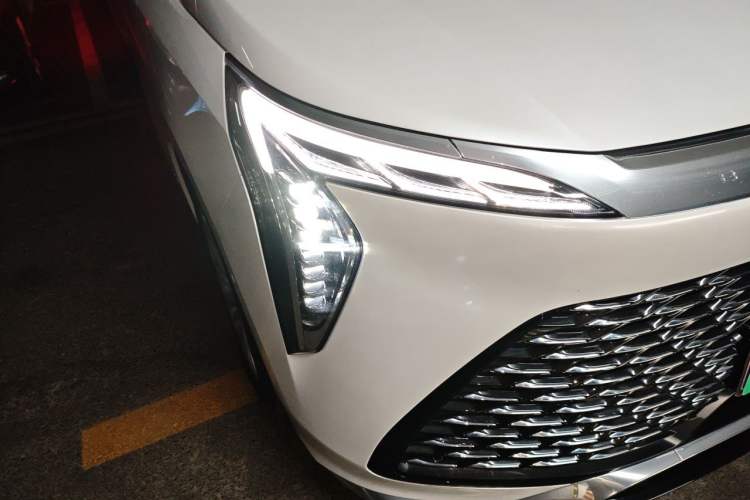 Used Buick Century 2023 2.0T Seven-Seater Yinshi Edition Right Front Headlight
