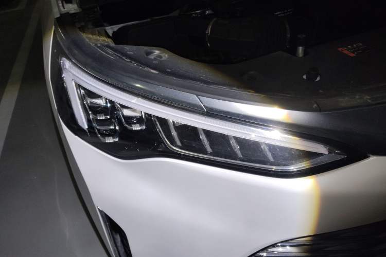 Used Buick Century 2023 2.0T Seven-Seater Deluxe Edition Right Front Headlight