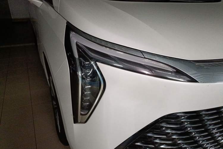 Used Buick Century 2023 2.0T Six-Seater Yinshi Edition Right Front Headlight