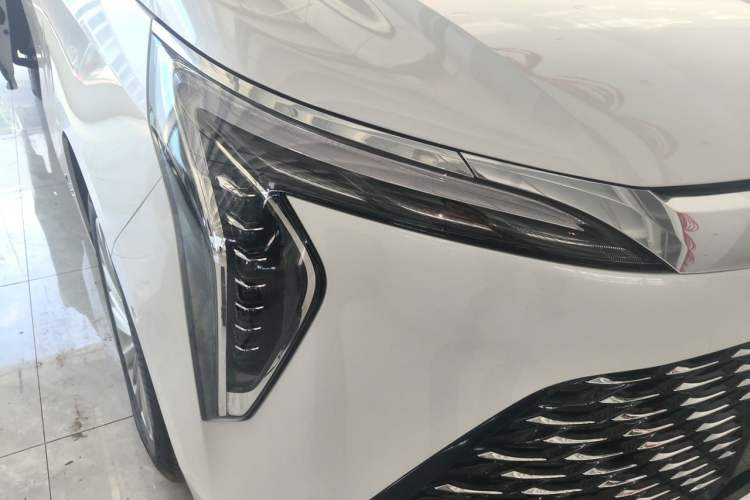 Used Buick Century 2023 2.0T Seven-Seater Yinshi Edition Right Front Headlight