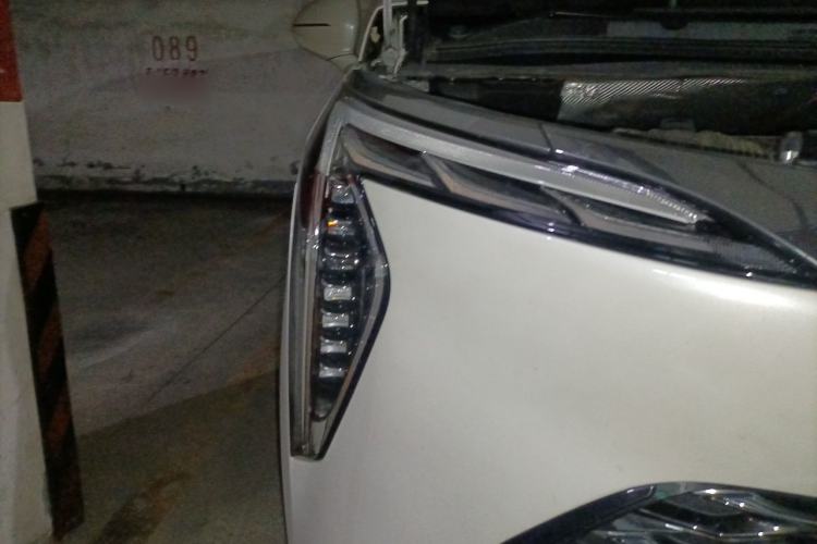 Used Buick Century 2023 2.0T Seven-Seater Yinshi Edition Right Front Headlight