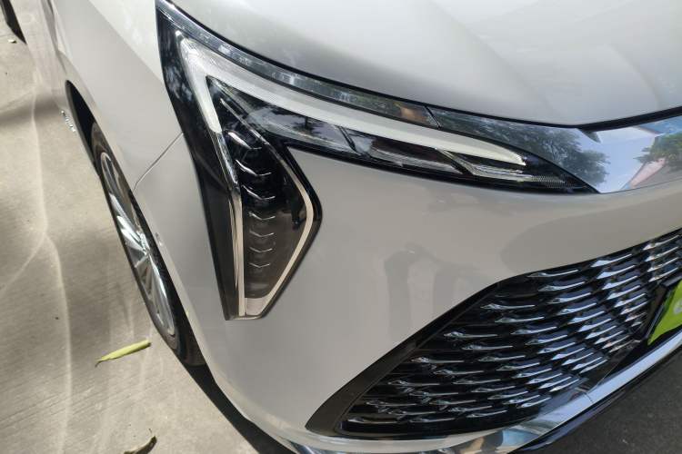 Used Buick Century 2023 2.0T Six-Seater Yinshi Edition Right Front Headlight