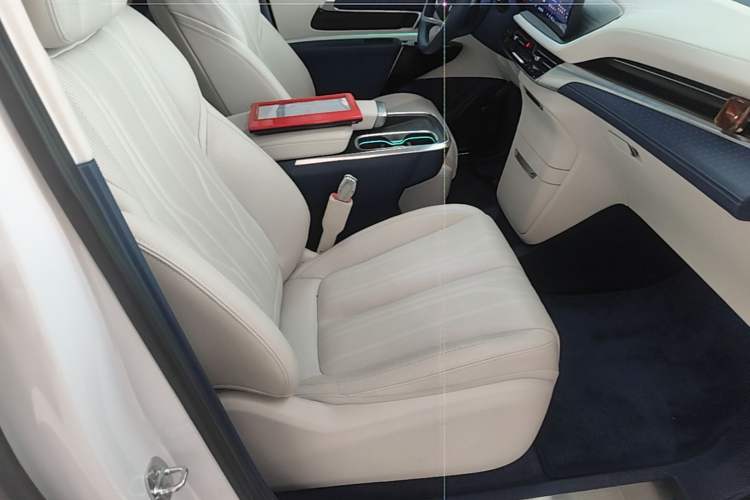 Used Buick Century 2023 2.0T Six-Seater Yinshi Edition Right Front Seat