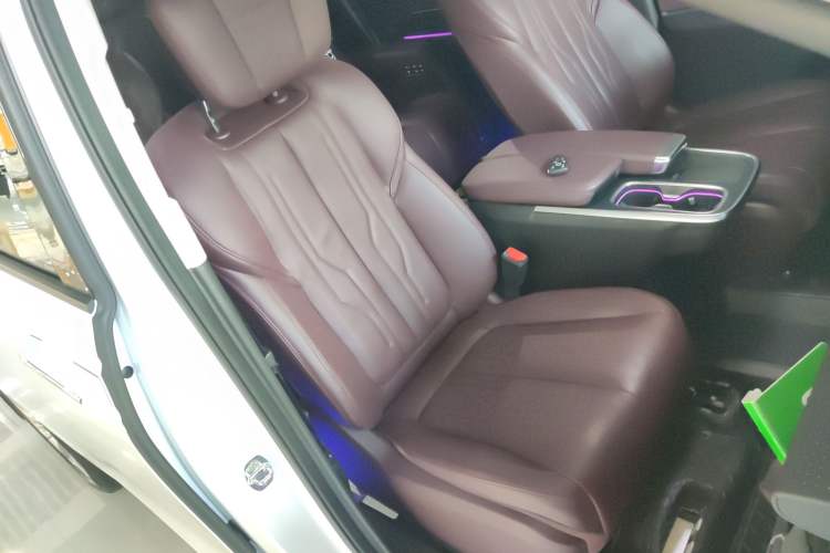 Used Buick Century 2023 2.0T Six-Seater Yinshi Edition Right Front Seat