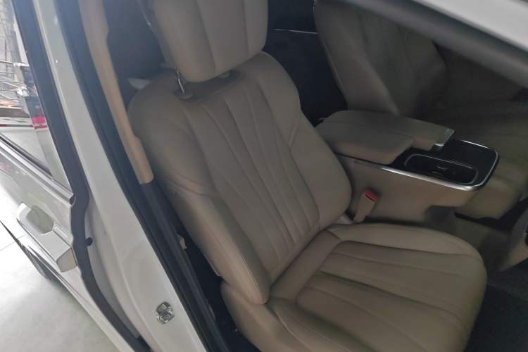 Used Buick Century 2023 2.0T Seven-Seater Deluxe Edition Right Front Seat
