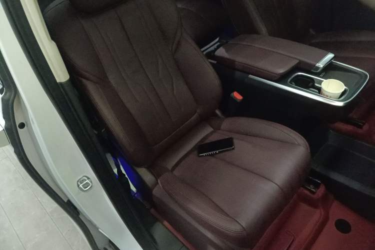 Used Buick Century 2023 2.0T Six-Seater Yinshi Edition Right Front Seat