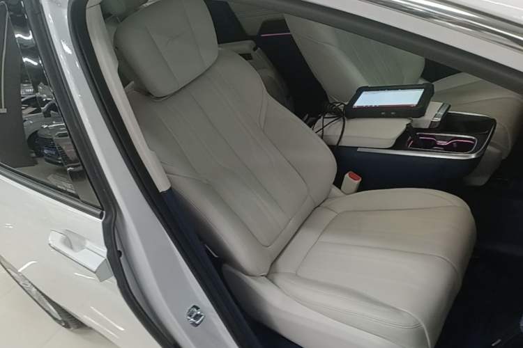 Used Buick Century 2023 2.0T Six-Seater Yinshi Edition Right Front Seat