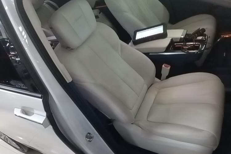 Used Buick Century 2023 2.0T Six-Seater Yinshi Edition Right Front Seat