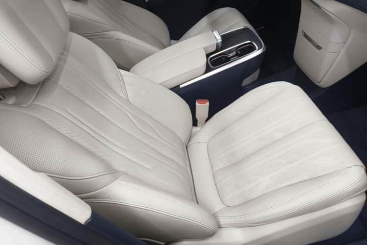 Used Buick Century 2023 2.0T Six-Seater Yinshi Edition Right Front Seat