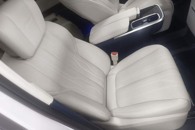Used Buick Century 2023 2.0T Six-Seater Yinshi Edition Right Front Seat