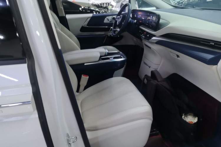 Used Buick Century 2023 2.0T Six-Seater Yinshi Edition Right Front Seat