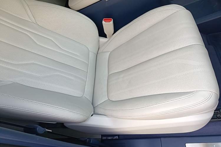 Used Buick Century 2023 2.0T Six-Seater Yinshi Edition Right Front Seat
