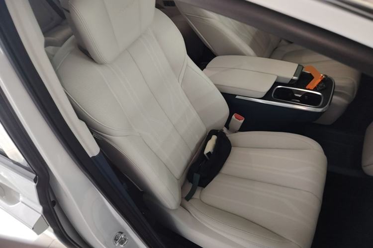 Used Buick Century 2023 2.0T Six-Seater Yinshi Edition Right Front Seat
