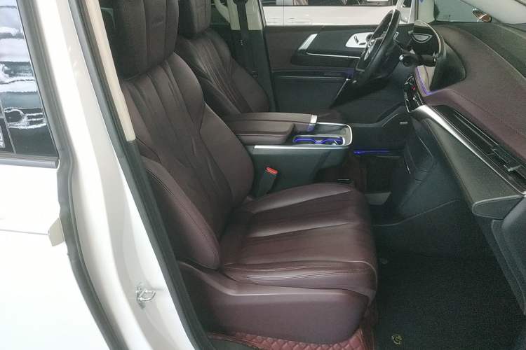Used Buick Century 2023 2.0T Six-Seater Yinshi Edition Right Front Seat