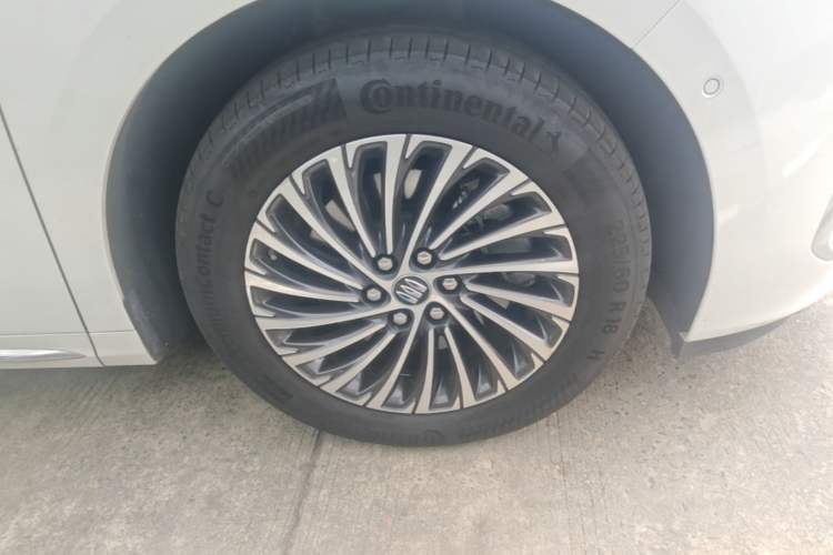 Used Buick Century 2023 2.0T Seven-Seater Deluxe Edition Right Front Wheel Hub