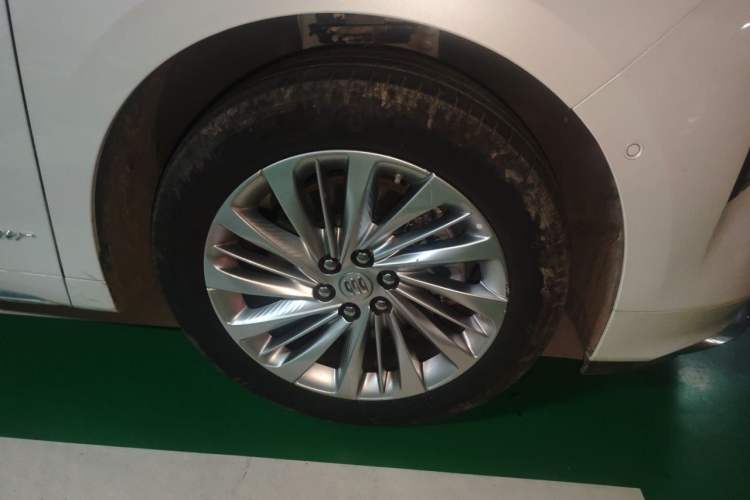 Used Buick Century 2023 2.0T Six-Seater Yinshi Edition Right Front Wheel Hub