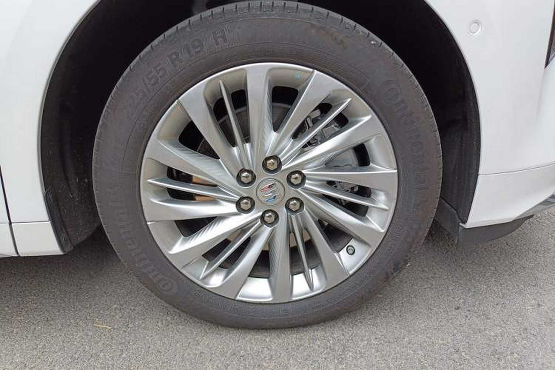 Used Buick Century 2023 2.0T Six-Seater Yinshi Edition Right Front Wheel Hub