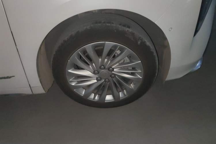 Used Buick Century 2023 2.0T Six-Seater Yinshi Edition Right Front Wheel Hub