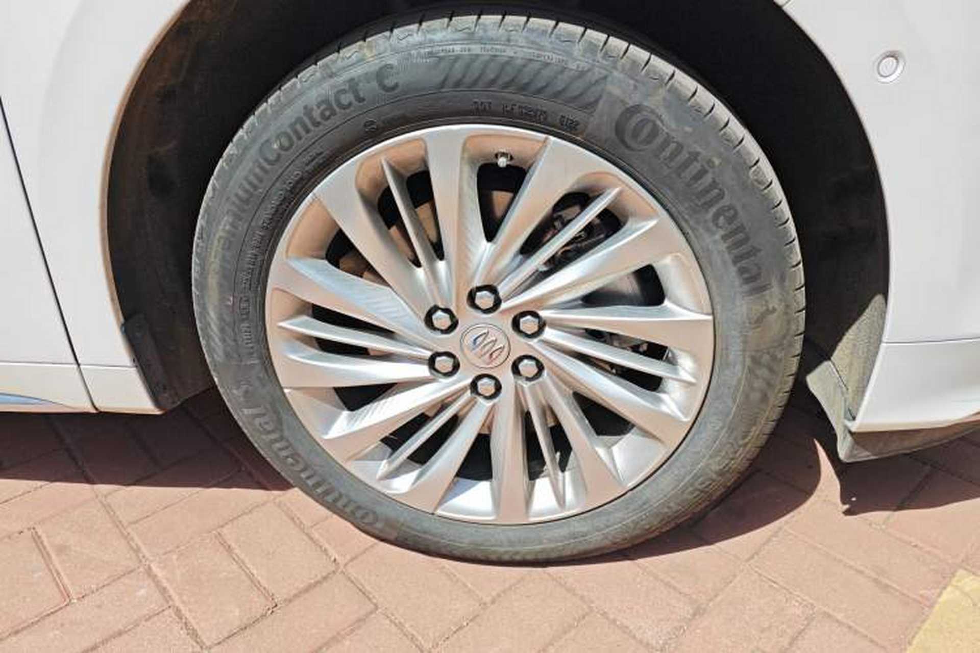 Used Buick Century 2023 2.0T Six-Seater Yinshi Edition Right Front Wheel Hub
